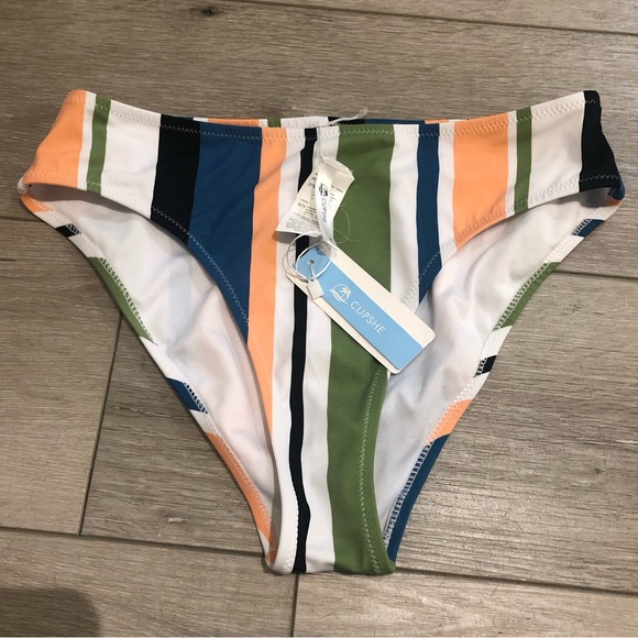 Striped Cupshe swim bottom. Size medium. New with tags! - Picture 1 of 1